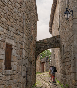 La Garde Guérin, Plus beaux villages de France, sur la Voie Régordane, Lozère
