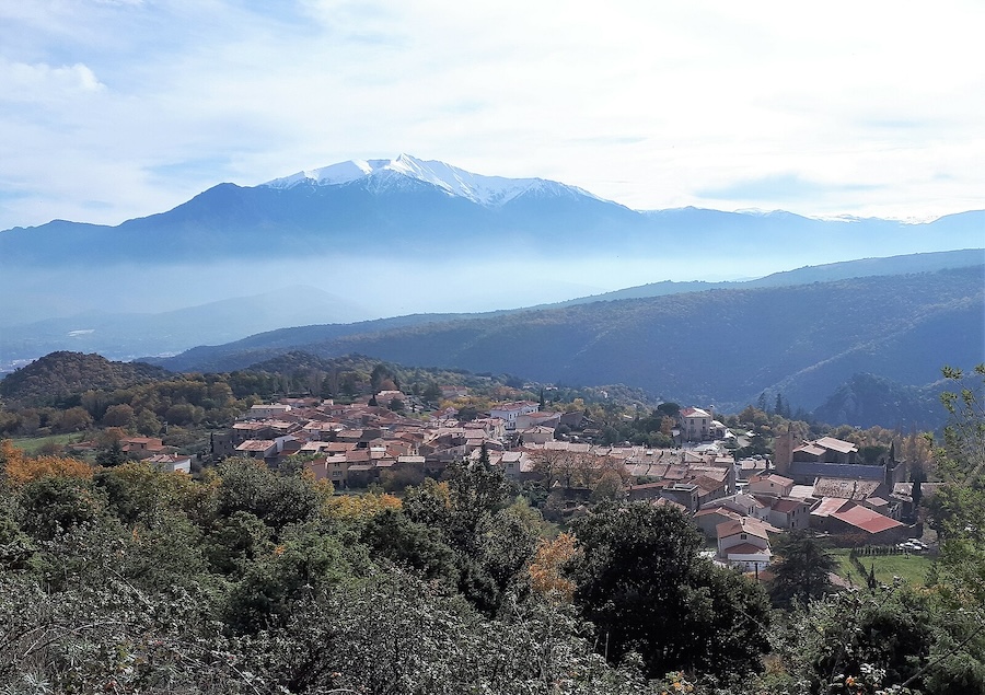 Molitg village et le pic du Canigou © Alan Mattingly