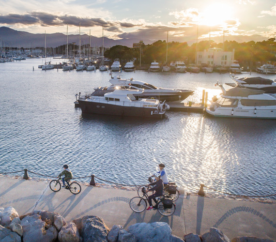 Saint-Cyprien à vélo © Olivier Octobre / CRTL Occitanie